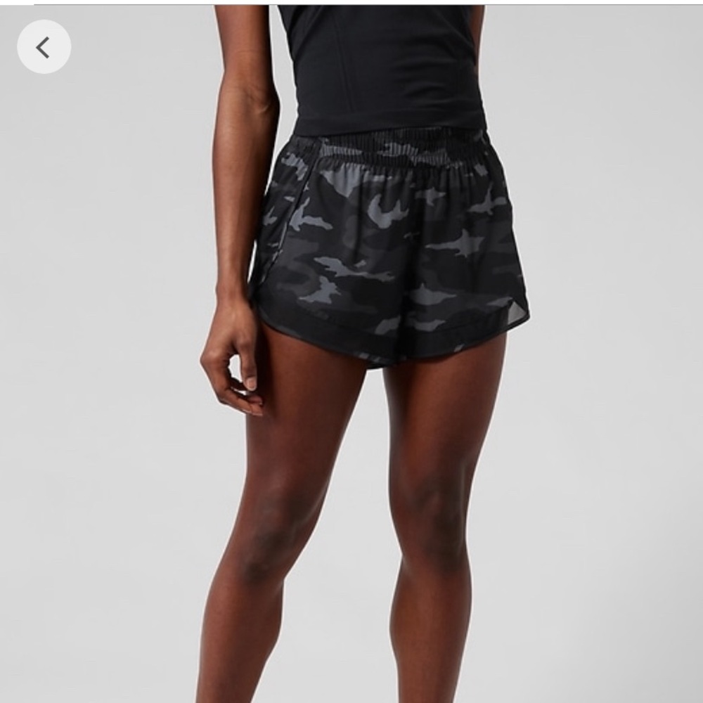 Athleta Mesh Racer Run Shorts 4in. XL.